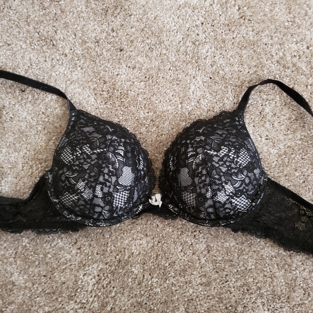 Victoria Secrets 32D pushup bra